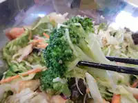 ガスト 蒸し鶏とキノコのサラダ