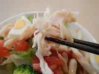 ガスト 蒸し鶏とキノコのサラダ