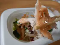 ガスト 蒸し鶏とキノコのサラダ