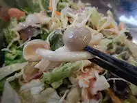 ガスト 蒸し鶏とキノコのサラダ