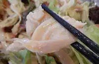 ガスト 蒸し鶏とキノコのサラダ