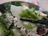 ガスト 蒸し鶏とケールのサラダ