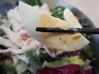 ガスト 蒸し鶏とケールのサラダ