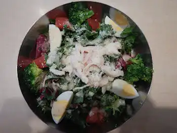 ガスト 蒸し鶏とケールのサラダ