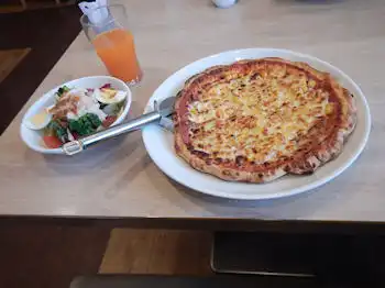 ガスト 蒸し鶏とケールのサラダ