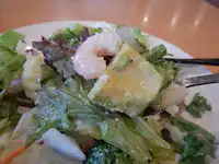 ガスト　海老アボカドとケールのサラダ