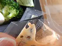 ガスト　海老アボカドとケールのサラダ