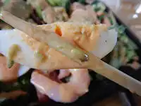 ガスト　海老アボカドとケールのサラダ