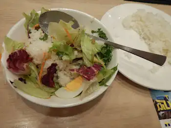 ガスト　海老アボカドとケールのサラダ