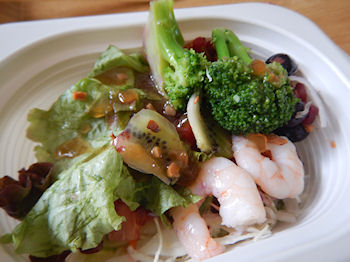 ガスト 海老とフルーツのサラダ